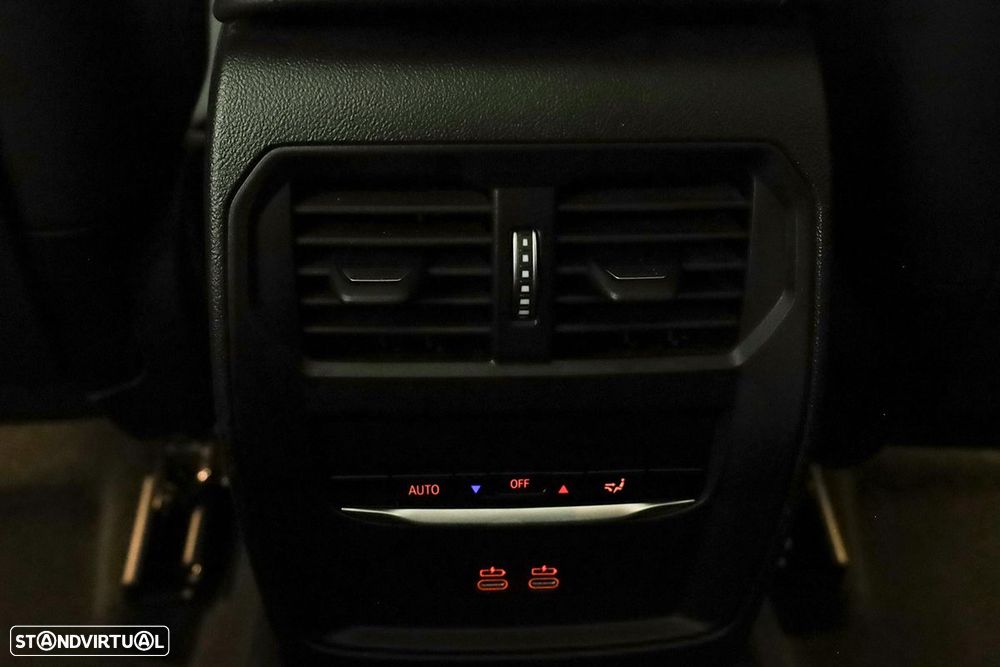 BMW 330 e Touring Pack M Auto - 26