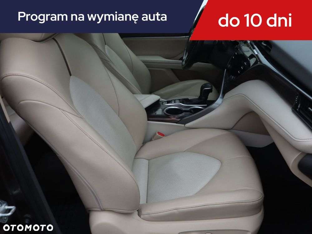 Toyota Camry - 11