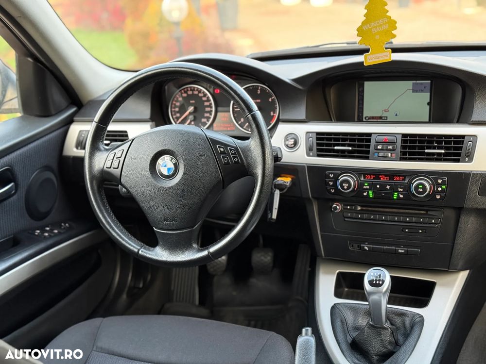 BMW Seria 3 318d DPF Touring Edition Exclusive - 30