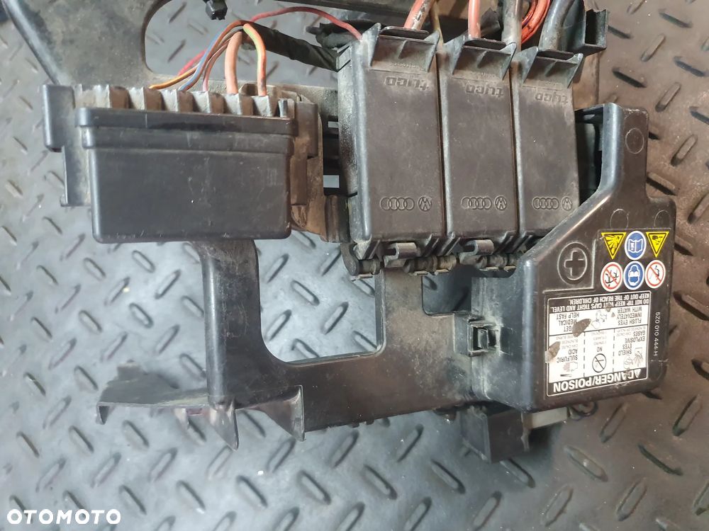 Pokrywa akumulatora KLEMA Seat Ibiza III LIFT   SKRZYNKA BEZPIECZNIKÓW 1.4 BENZYNA - 2