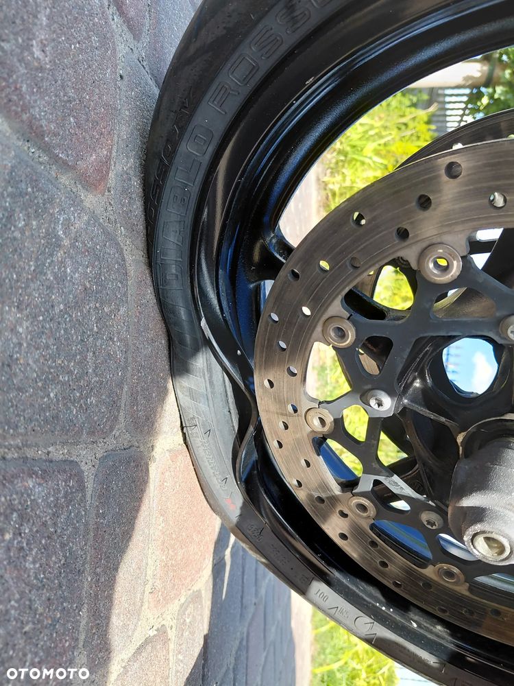 Yamaha FZ - 11