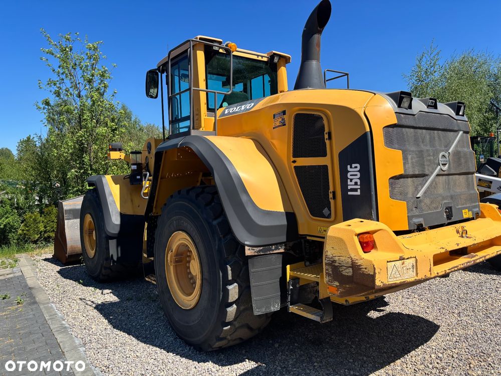 Volvo VOLVO L150G rok 2011,waga 26ton, łyżka 4,5m3 opony MICHELIN 70%, bdb - 4