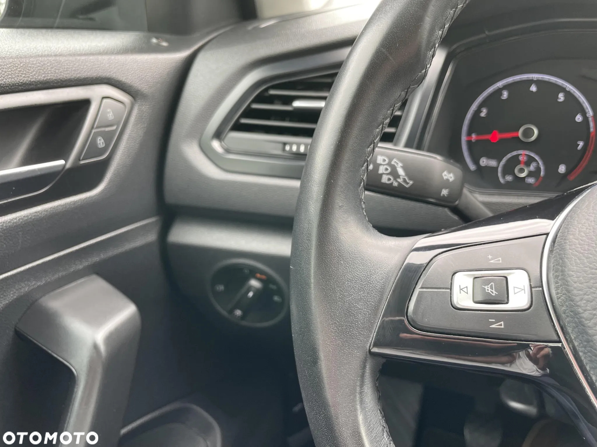 Volkswagen T-Roc 1.0 TSI Active - 25