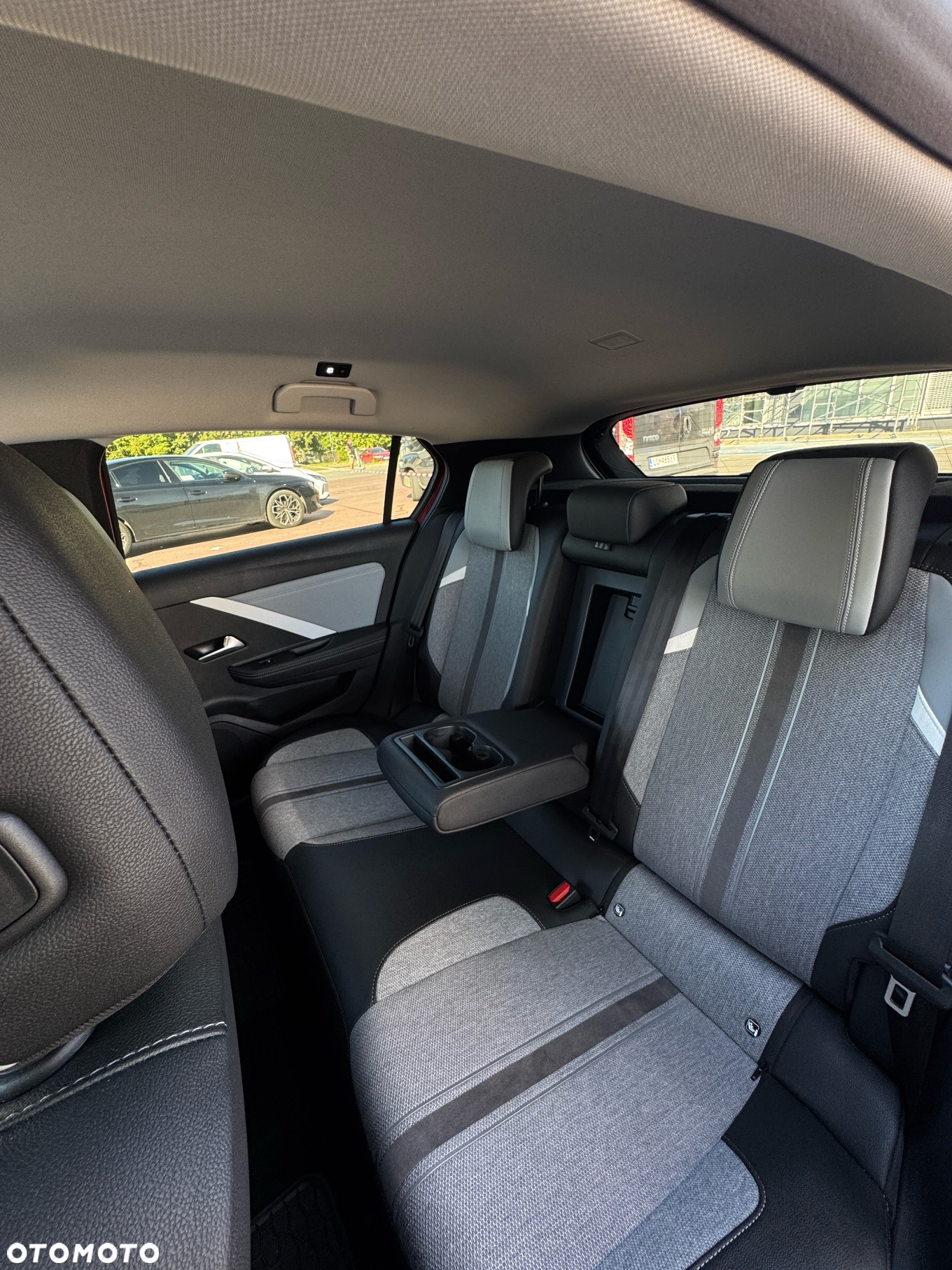 Opel Astra V 1.2 T Elegance S&S - 8