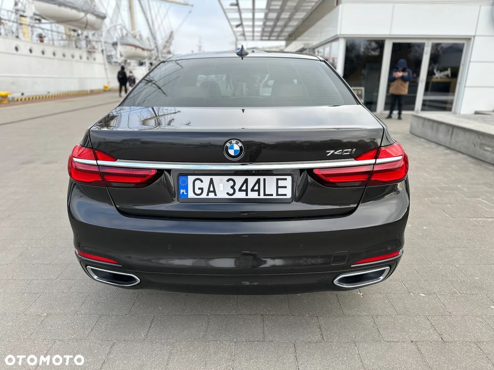 BMW Seria 7 740Li - 8