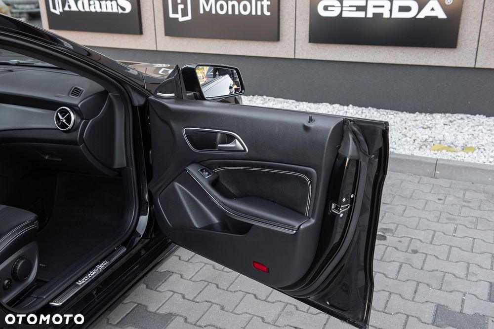 Mercedes-Benz CLA - 33