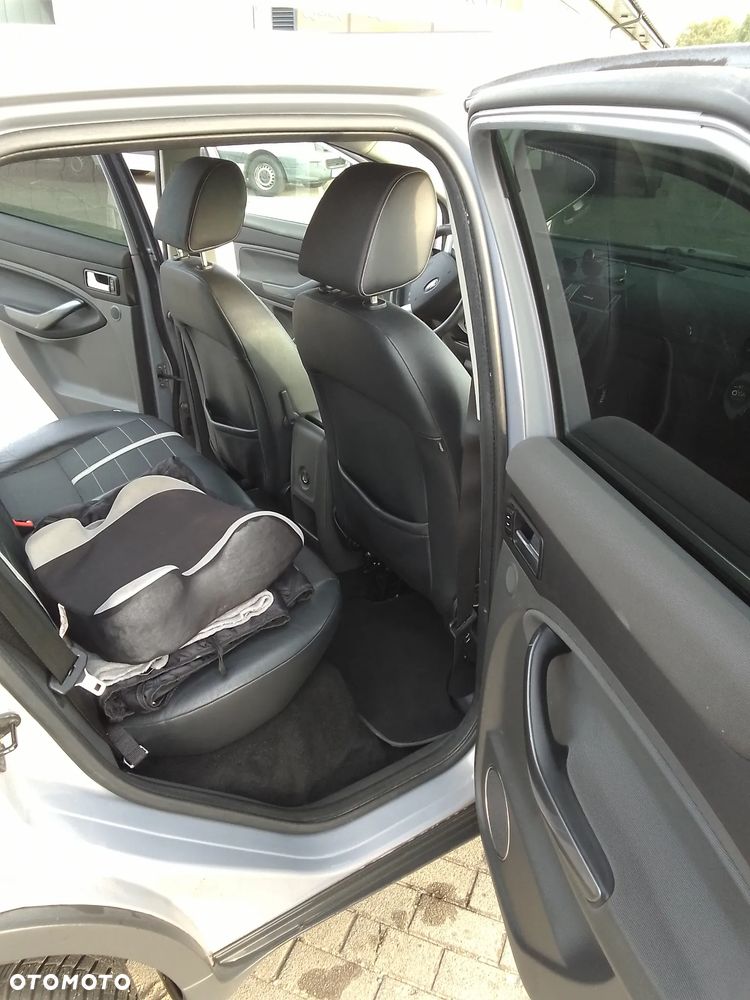 Ford Kuga - 12