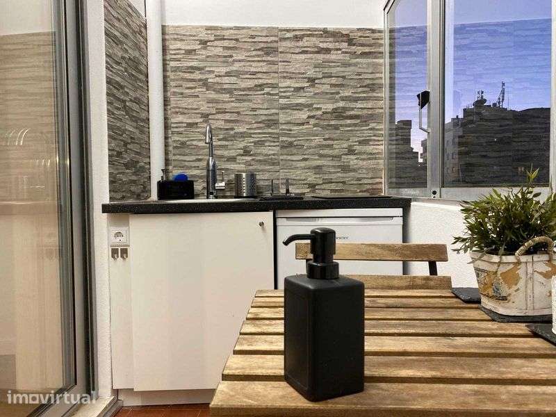 APARTAMENTO T-0 ( JUNTO BOMB. SAPADORES PORTO) - Grande imagem: 3/5