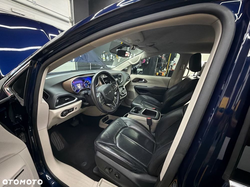 Chrysler Pacifica - 14
