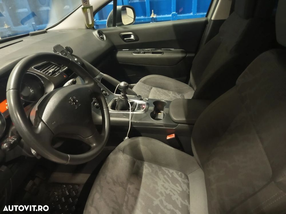 Peugeot 3008 1.6 HDI Confort Pack - 6