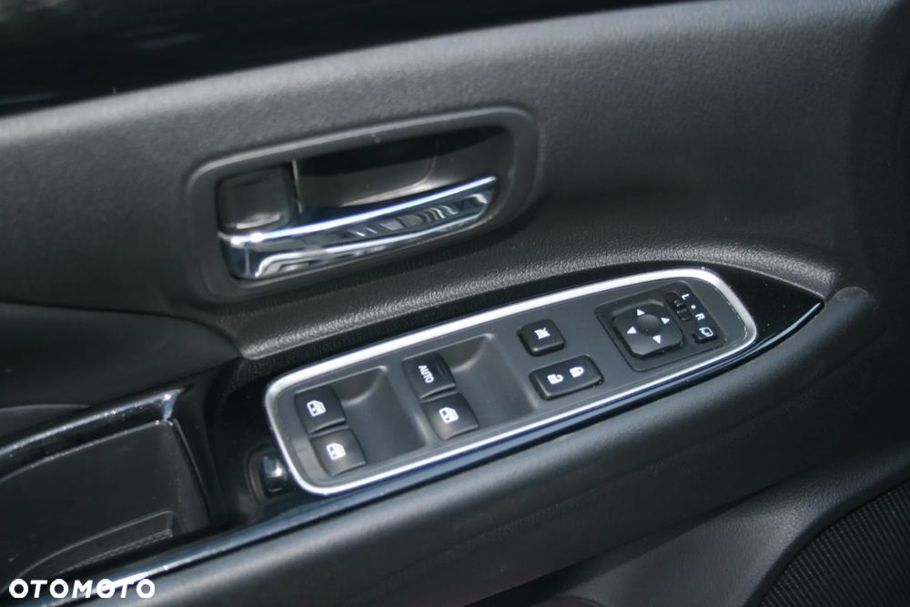 Mitsubishi Outlander Intense + - 23