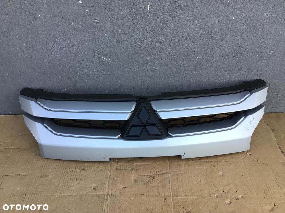 Grill Atrapa Mitsubishi L200 Lift