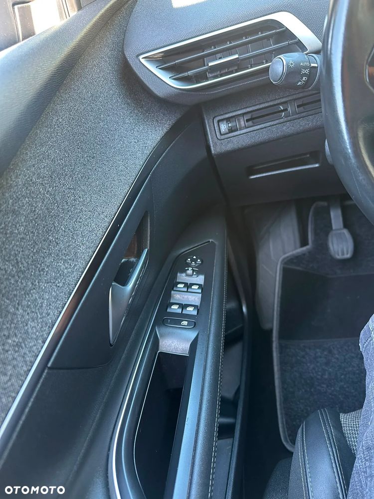 Peugeot 3008 PureTech 130 Stop & Start GPF Crossway - 16