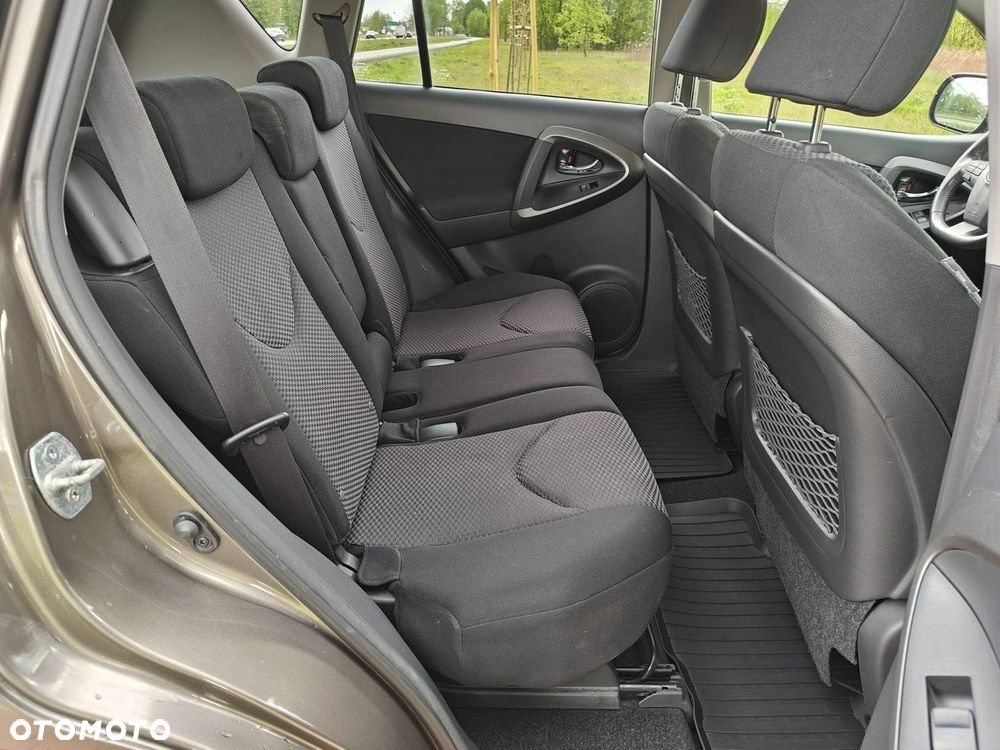 Toyota RAV4 - 16