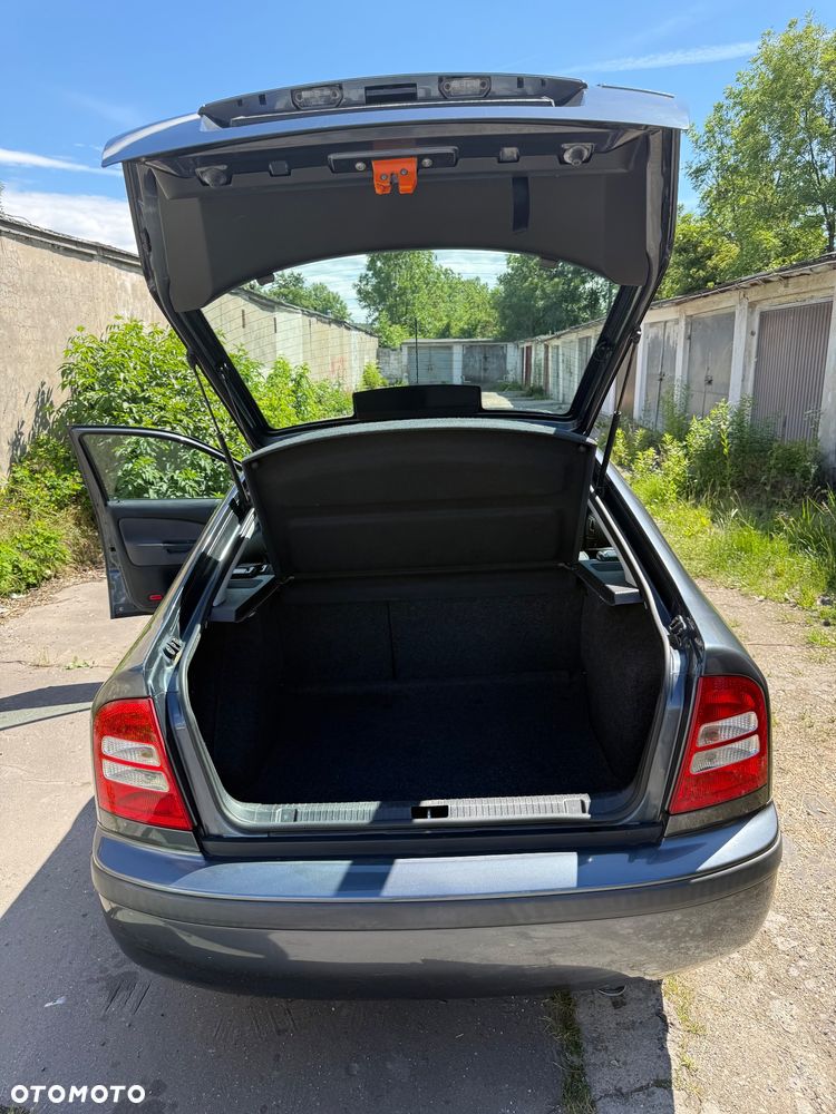 Skoda Octavia 1.6 Tour - 14