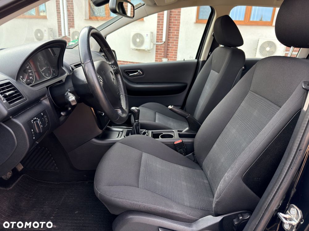 Mercedes-Benz Klasa A 170 BlueEFFICIENCY Elegance - 24