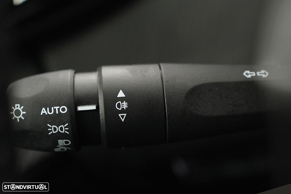 Peugeot 2008 1.2 PureTech Allure - 18