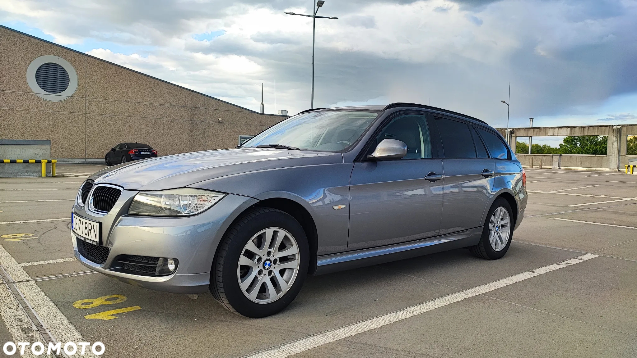 BMW Seria 3 318i Touring - 11