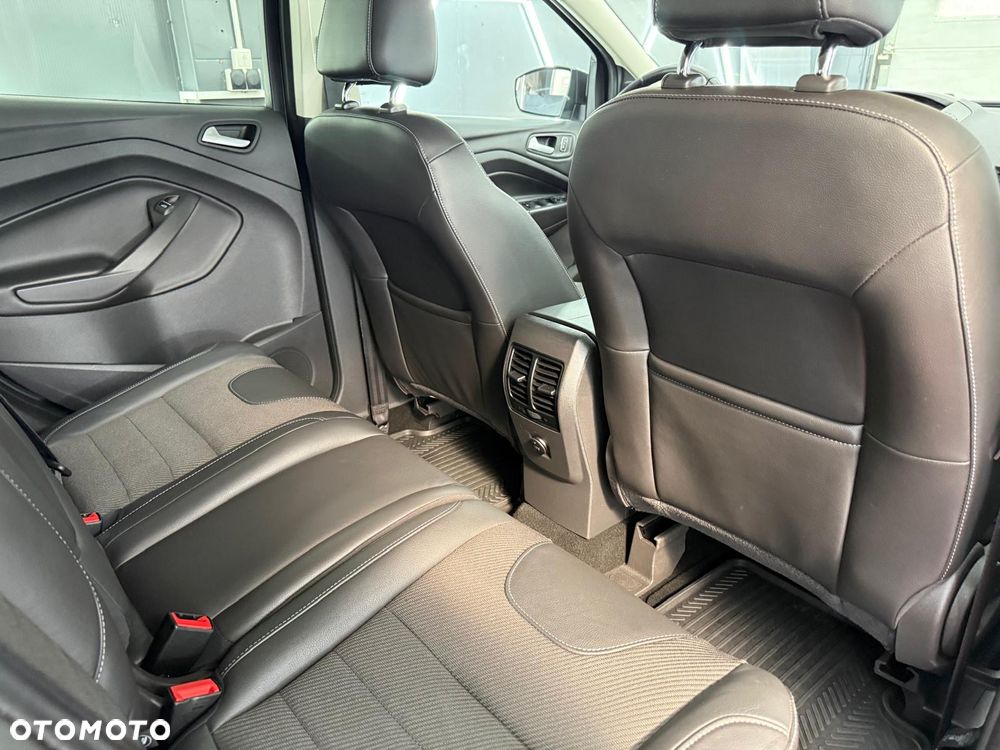 Ford Kuga 1.5 EcoBoost 2x4 Titanium - 28