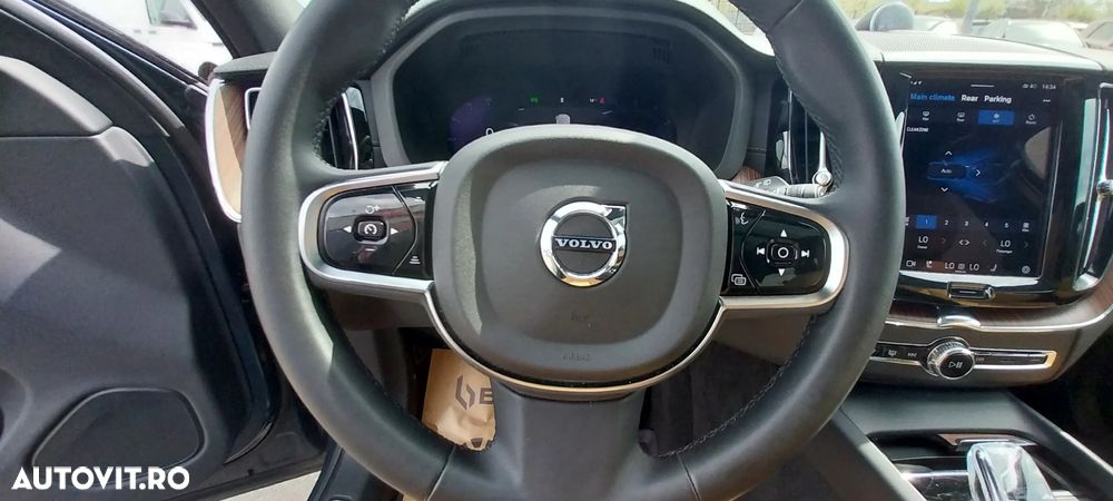 Volvo XC 60 B4 D AWD Ultimate Dark - 17
