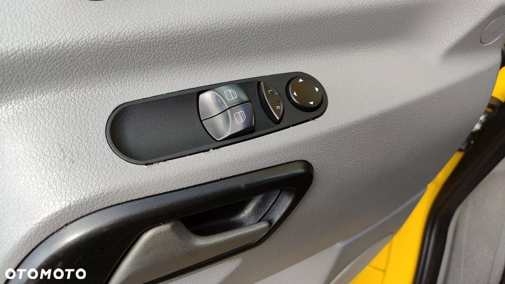 Mercedes-Benz Sprinter - 24