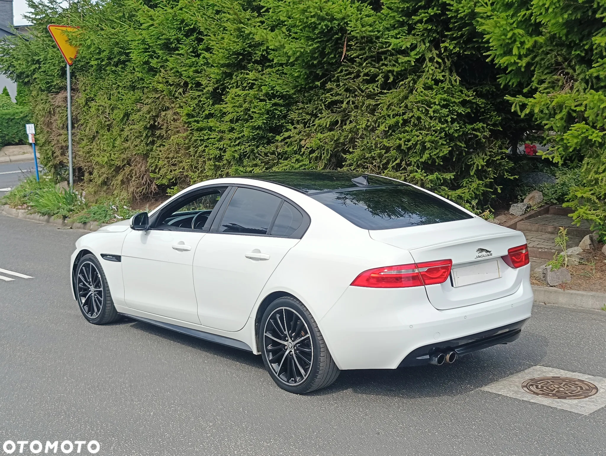 Jaguar XE 2.0 D AWD R-Sport - 20