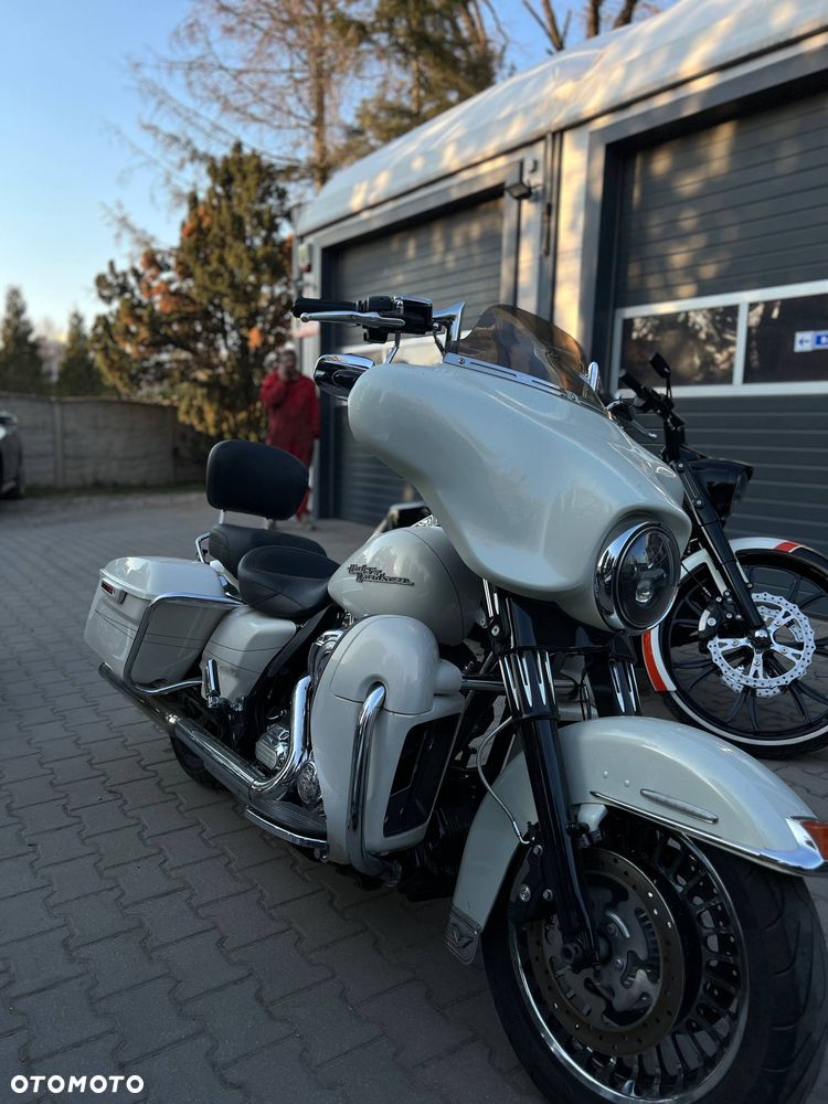 Harley-Davidson Touring Street Glide - 1