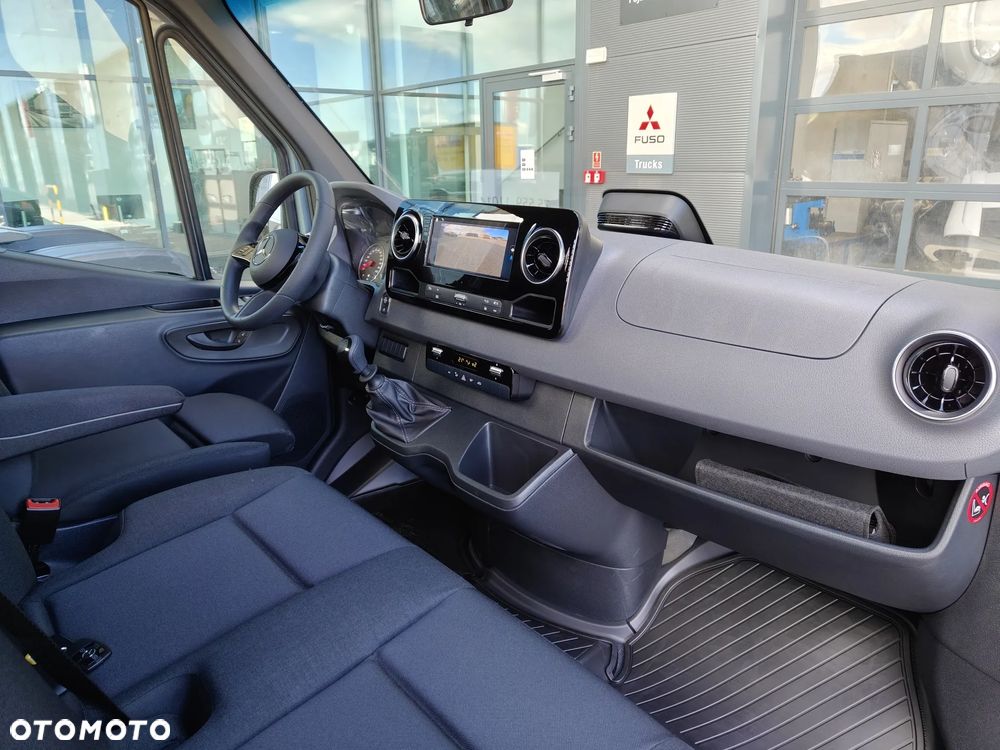 Mercedes-Benz Sprinter - 14