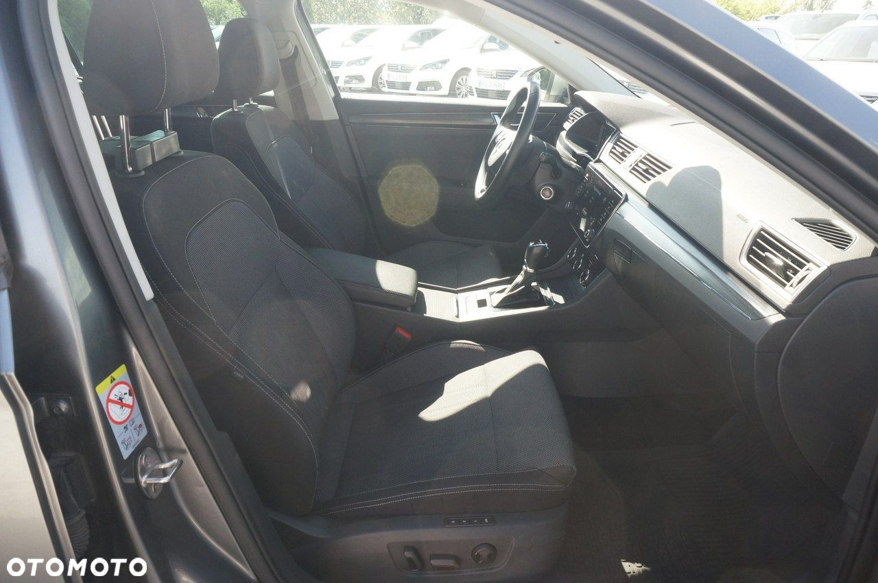 Skoda Superb 2.0 TDI SCR Style DSG - 28