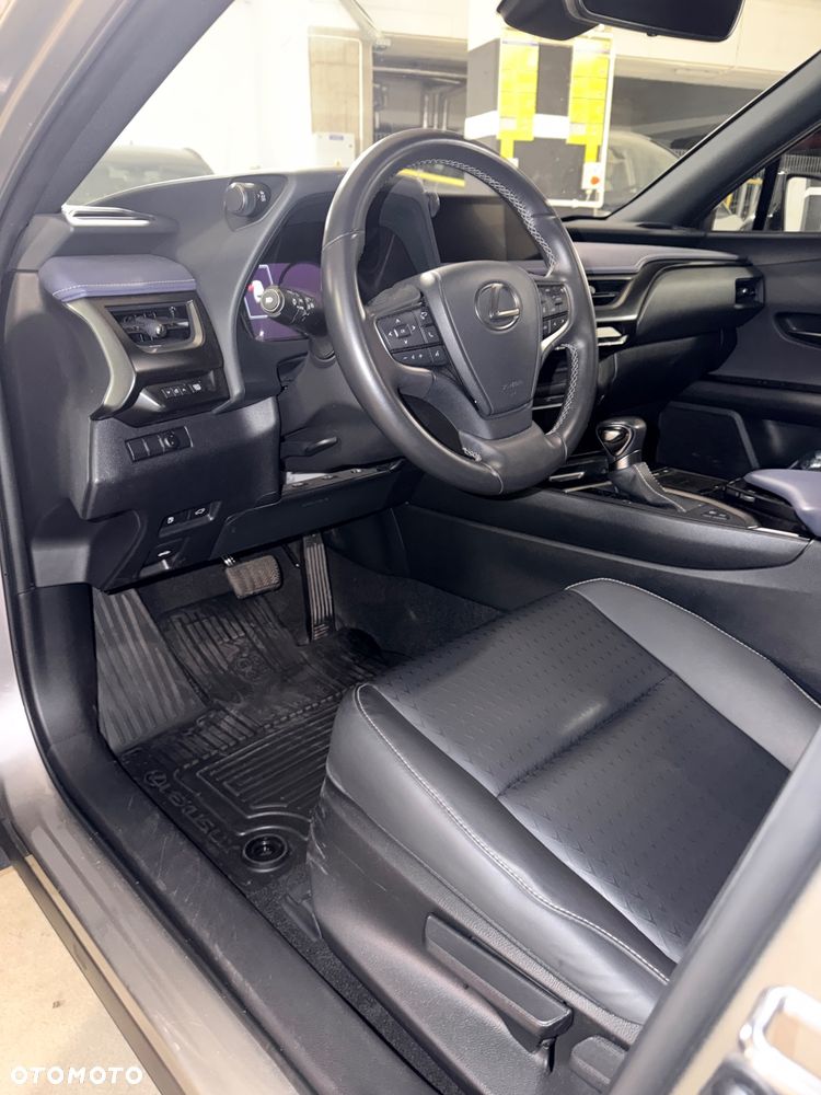 Lexus UX - 19
