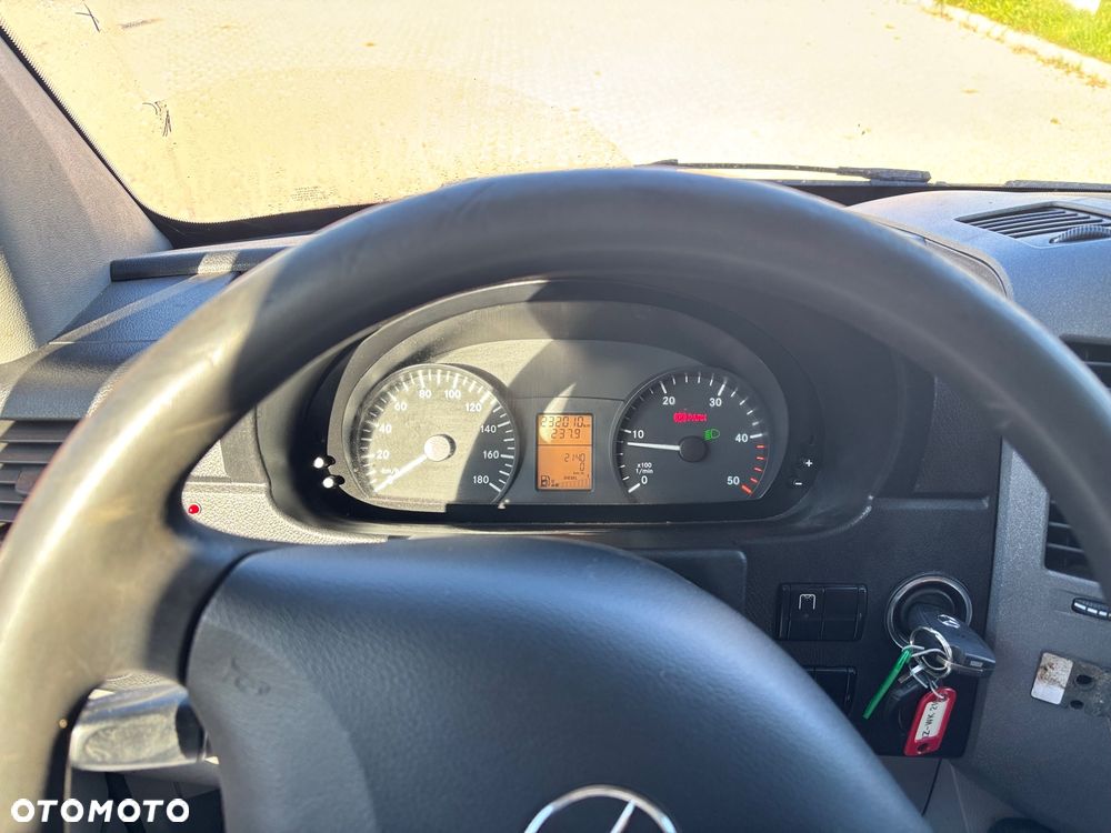 Mercedes-Benz Sprinter - 11