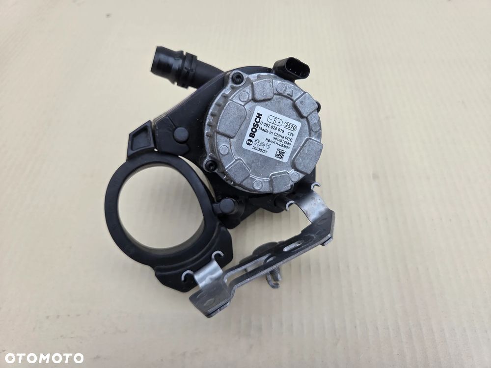 Pompa obiegu wody Citroen C5X 1.6 Hybryda  9818812580 - 1