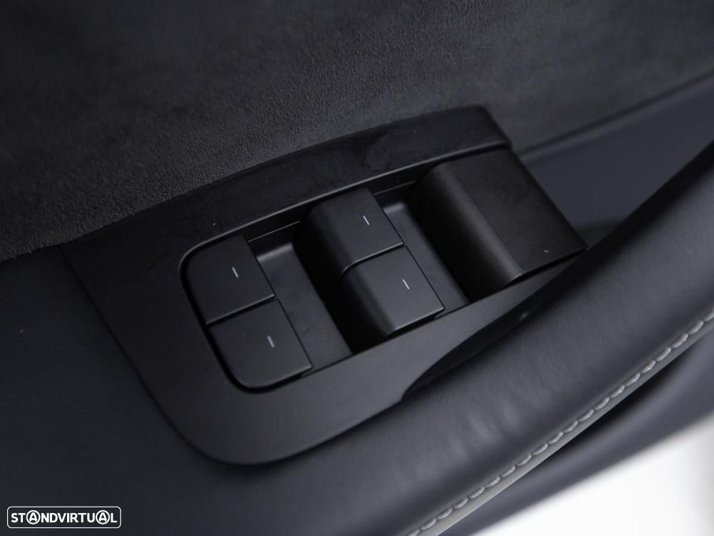 Tesla Model Y Performance Dual Motor AWD - 17