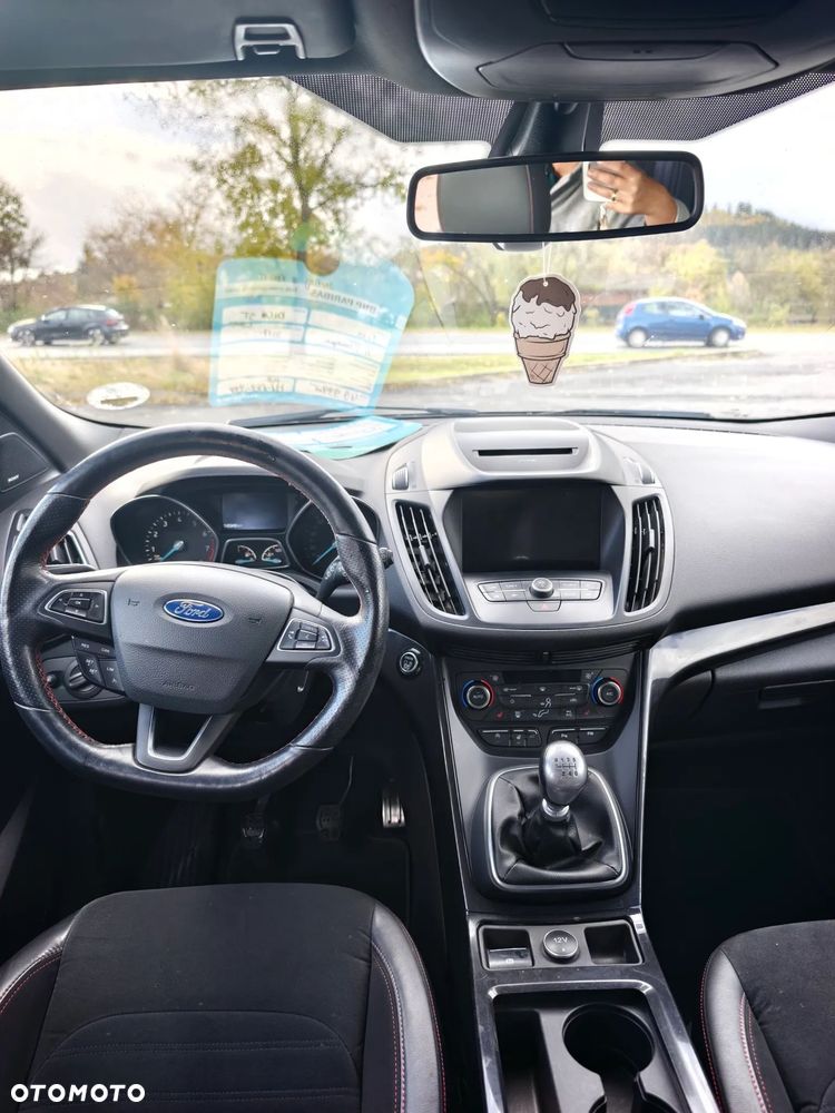 Ford Kuga 1.5 EcoBoost 2x4 ST-Line - 23