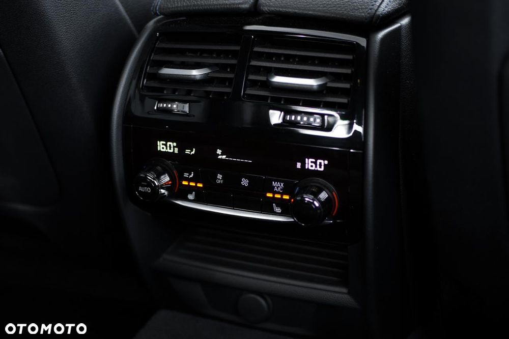 BMW Seria 5 540i xDrive Sport Line - 33