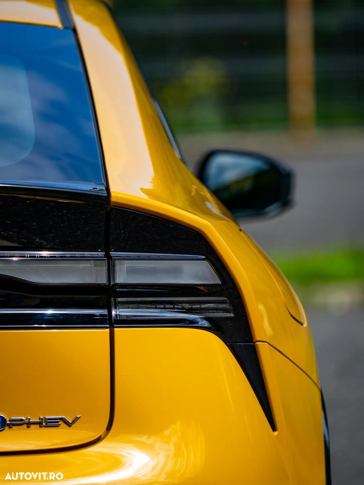 Toyota Prius ver-2-0-fwd-phev-dynamic - 7