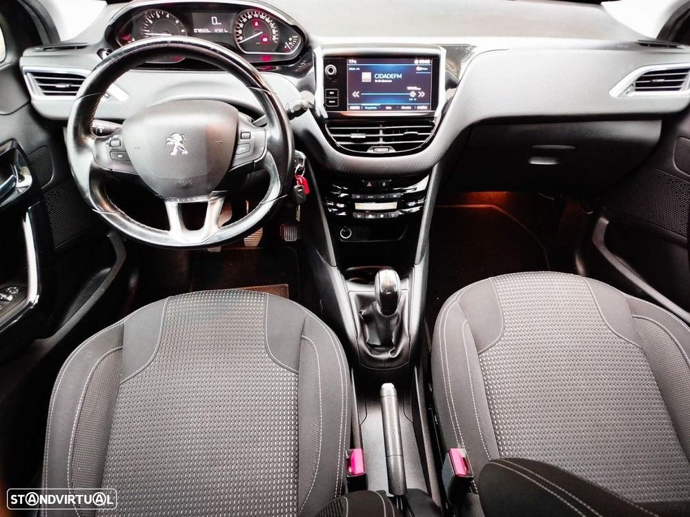 Peugeot 208 1.2 PureTech Signature - 8