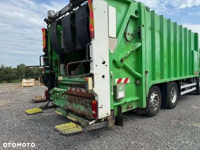 Zabudowa śmieciarka marki SEMAT 2 komorowa , sprawna - 3