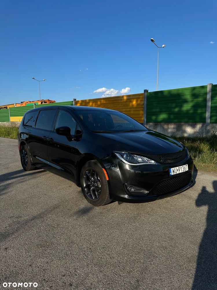 Chrysler Pacifica - 4