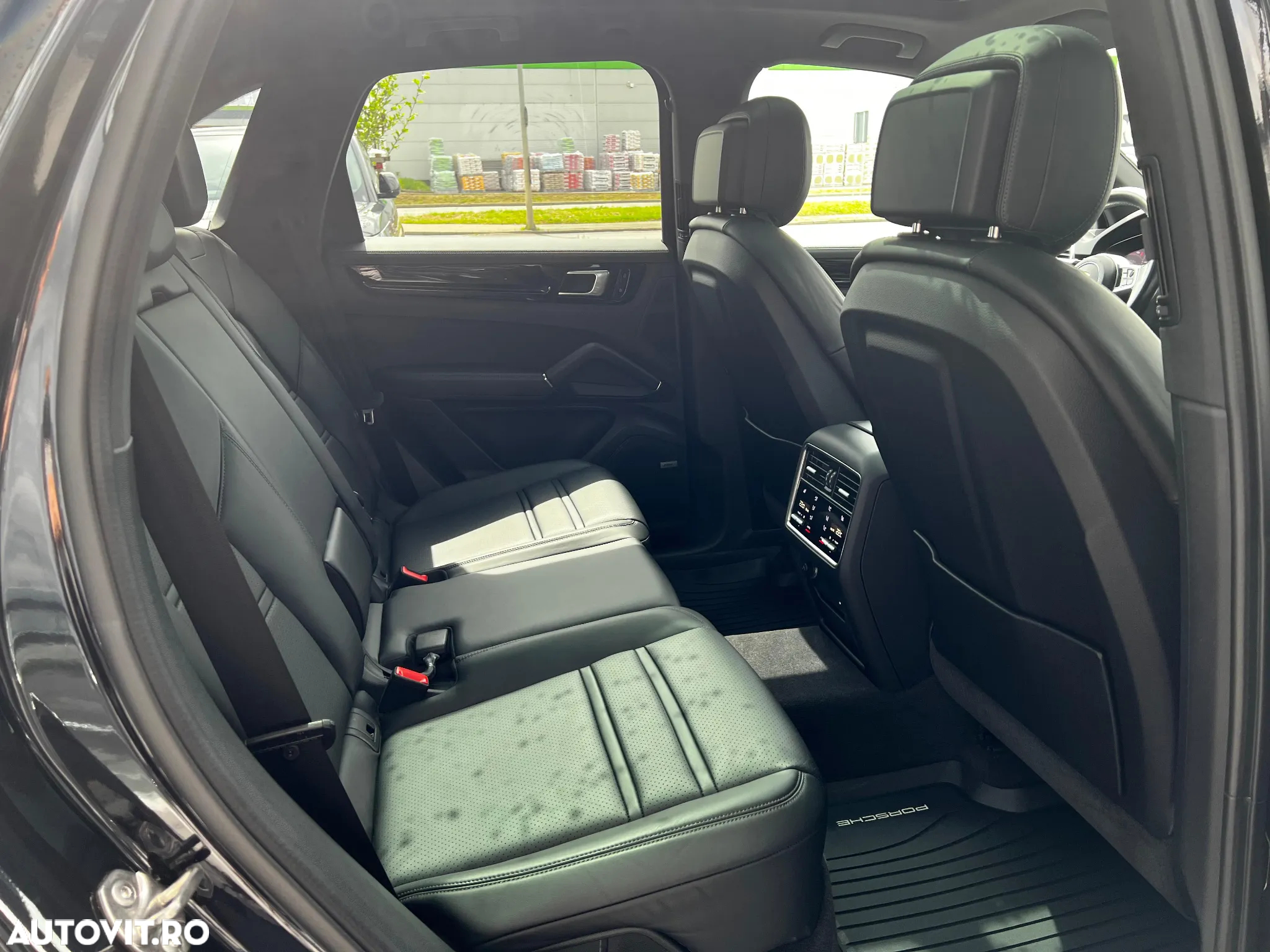 Porsche Cayenne - 9