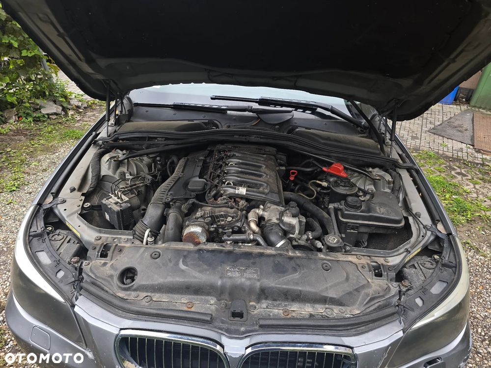 BMW Seria 5 525d - 24