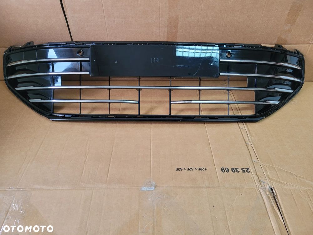 KRATKA ZDERZAKA ŚRODKOWA VW PASSAT B9 3J0853677B 3J0853677D
