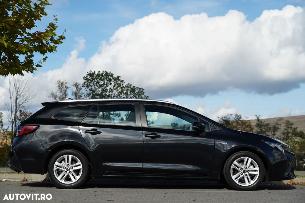 Toyota Corolla 1.8 HSD Business - 18