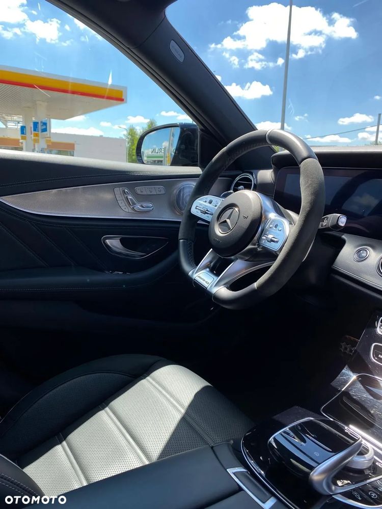 Mercedes-Benz Klasa E AMG 63 S 4Matic+ T 9G-TRONIC - 24