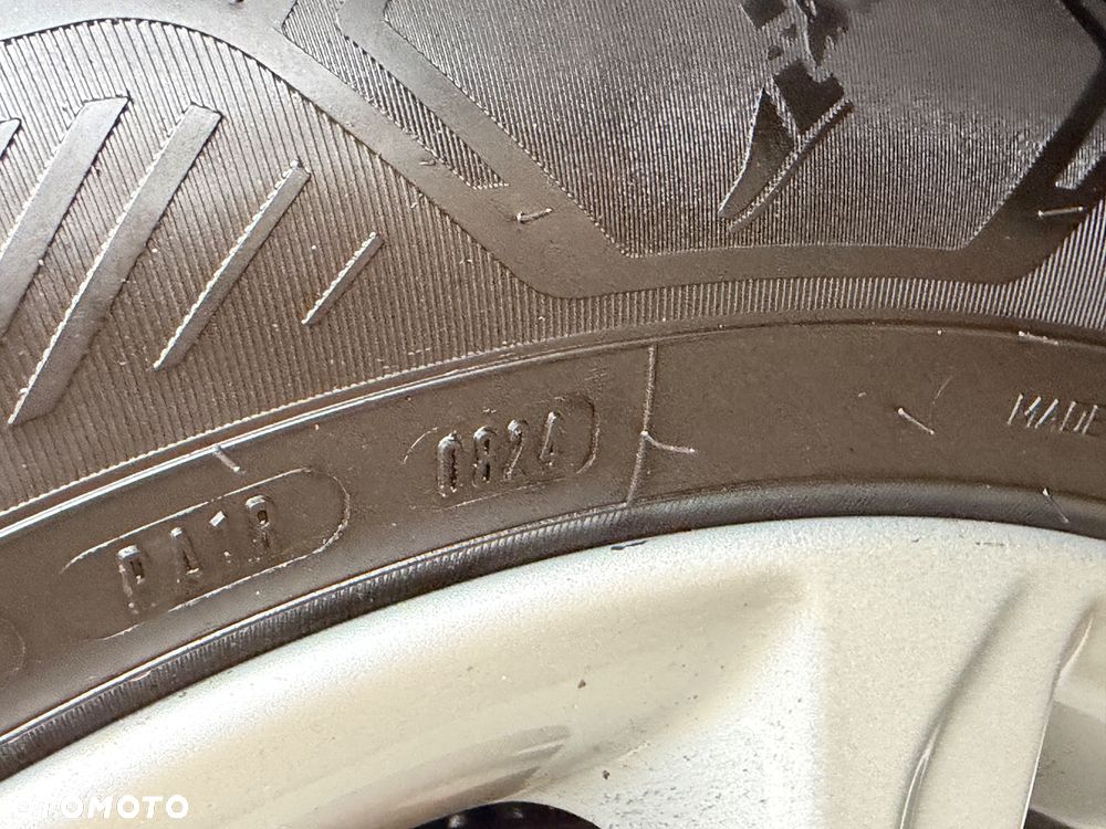 Ford Kuga 2.0 TDCi 2x4 Titanium - 14