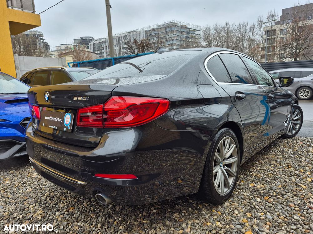 BMW Seria 5 520i Aut. Luxury Line - 2