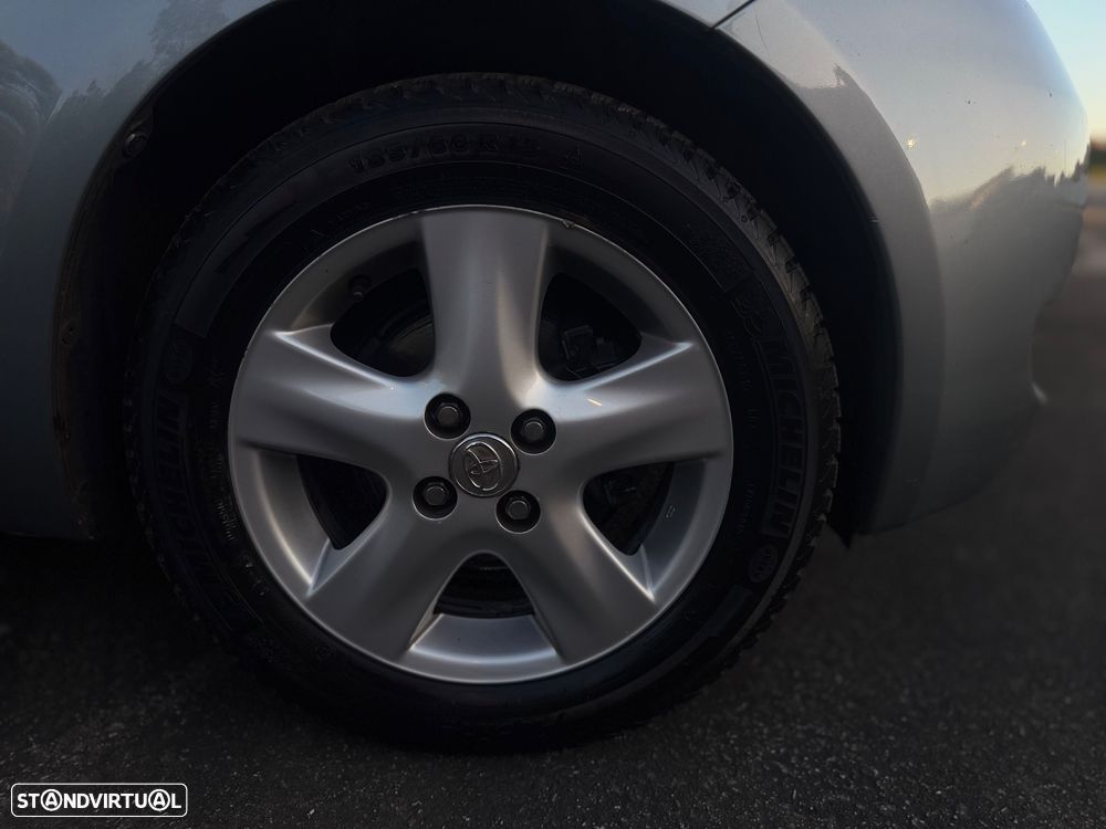 Toyota Yaris 1.3 VVT-i Sol AC+VSC - 19