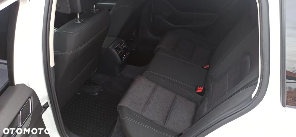 Volkswagen Passat - 17