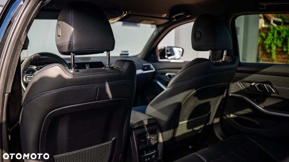 BMW Seria 3 318d M Sport - 13