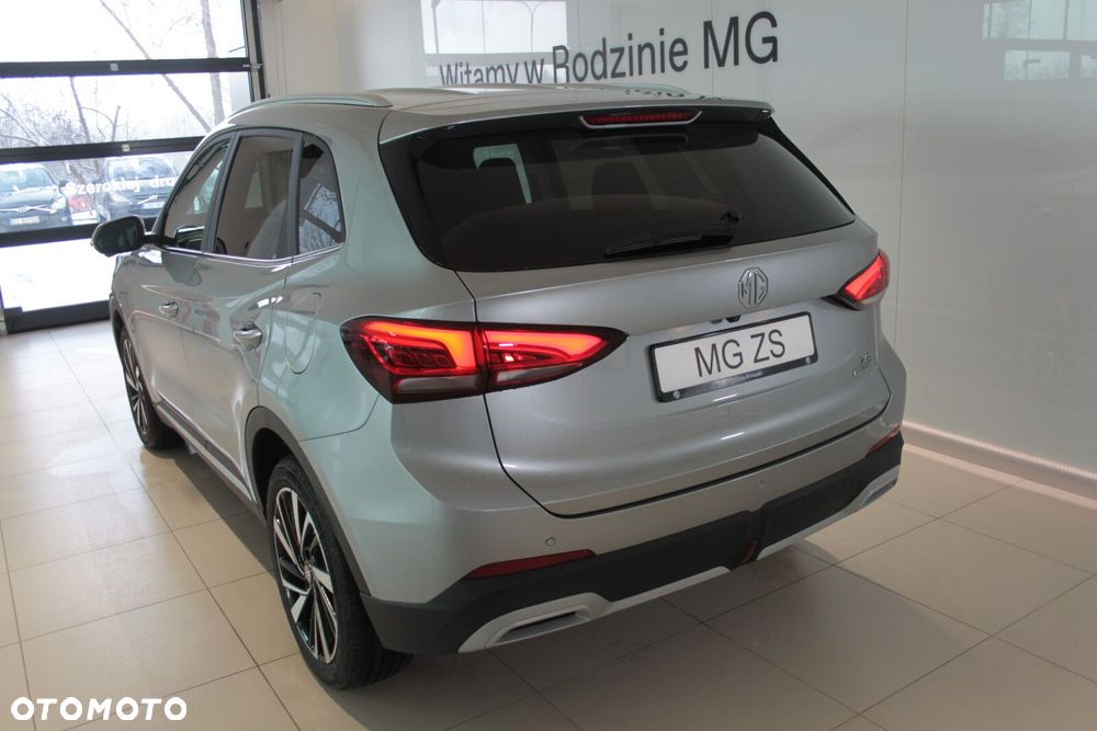 MG ZS Hybrid+ - 16